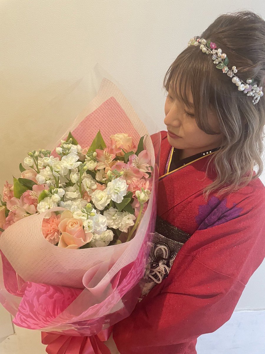 M53na's tweet photo. 🎍HAPPY  NEW  YEAR✨
お久しぶりです😊
今専門学校に通う学生です
今年卒業を迎え4月から社会人として県外で新生活を始めます❗️
そして20歳になり成人式してきました
毎日バタバタとしています
卒業と就職と新生活頑張っていきます👍
ではでは最後に成人式の写真をどうぞ📸 https://t.co/irOT29Ie4A