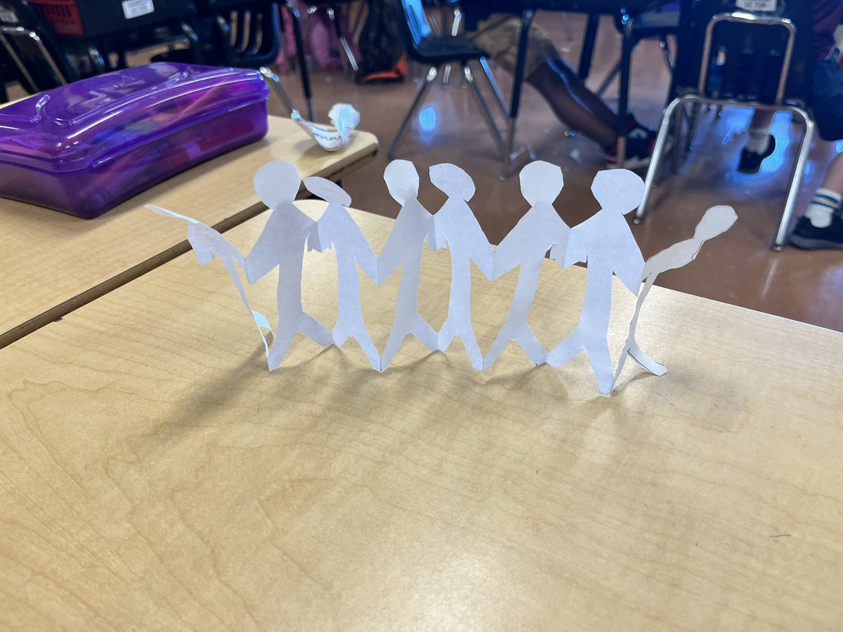 Kelsey_Harrell's tweet image. Altering paper can be educational and fun! 💛#physicalchange #iteach2