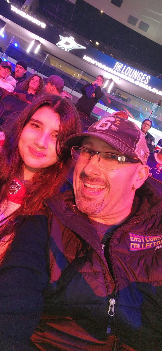 bzeitchick's tweet photo. Daddy-daughter date nite #lgr #newyorkrangers #NYR #MSG https://t.co/vXaBjx9njj
