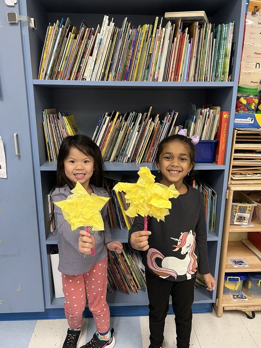 Today was star day in Dual language
pre k! Día de estrellas! We read and
sang Twinkle Twinkle Little Star in
Spanish, and created star wands!
#MineolaProud #duallanguage
#harborchildcare #willisave #upk
<a href="/Lvirzera/">Lisa Virzera</a> <a href="/MineolaUFSD/">Mineola UFSD</a>