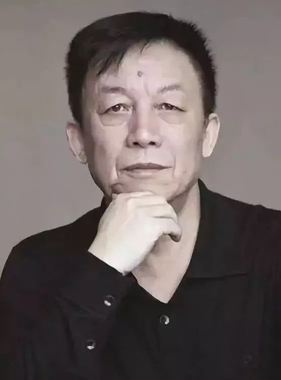 nainaibao's tweet photo. 其实，我们与世界的距离不是经济与物质的距离，而是思维与价值观的巨大鸿沟:全世界适用的逻辑学和普世价值被我们拒之门外，一百多年过去了，愚昧对文明的恨仇和抵制，一如既往。

                                ——易中天 https://t.co/E8t5PUjqRN