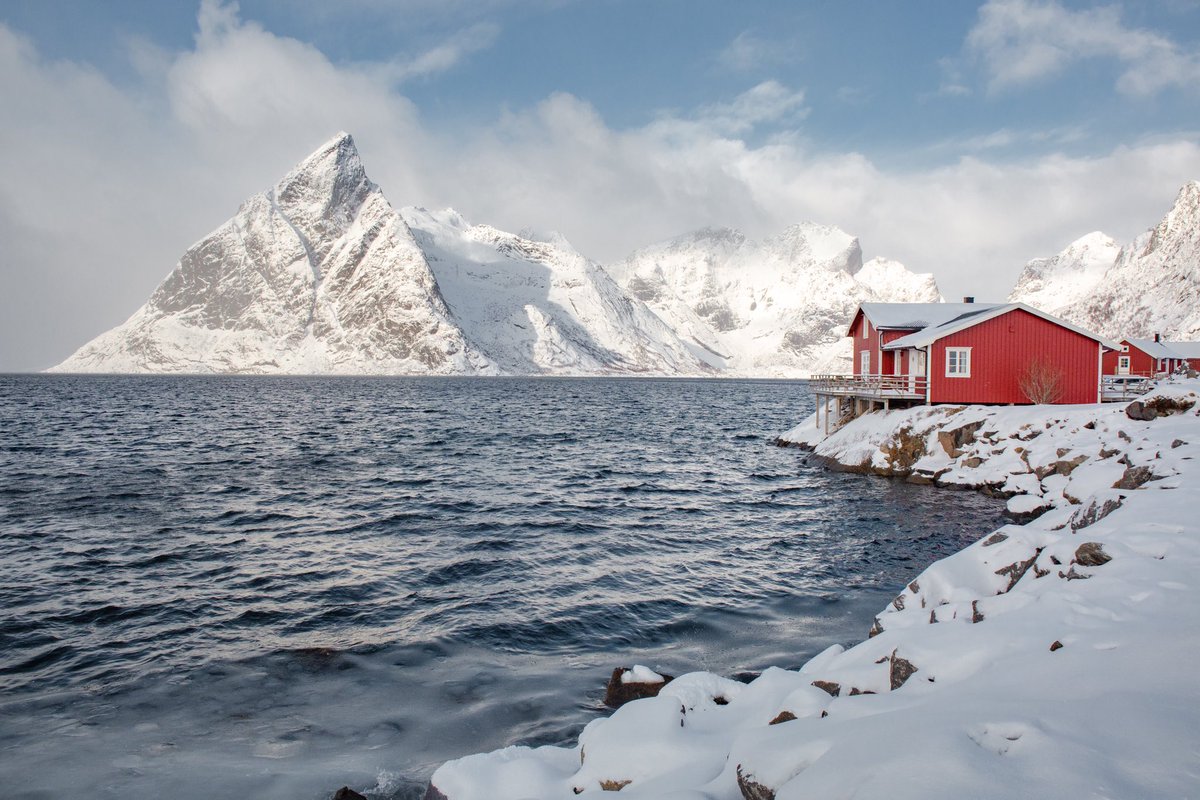 ElliotHawkey's tweet photo. winter storms in lofoten, norway https://t.co/SkXgWGb4eV