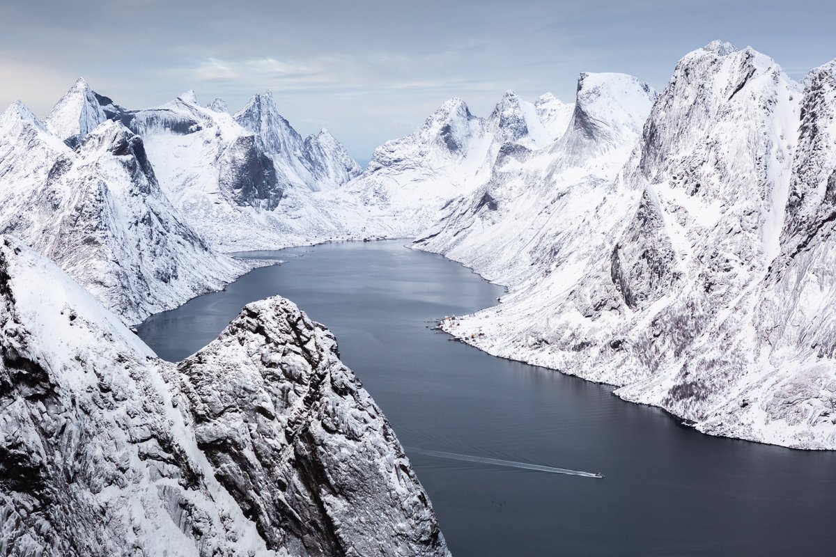 ElliotHawkey's tweet photo. winter storms in lofoten, norway https://t.co/SkXgWGb4eV