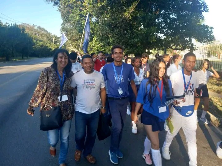 UCMHabana's tweet photo. Actividad en el Centro Tecnológico Cultural La Corbata. Alegría, baile, poesía e intercambio cultural. La #FEEMHabana celebrando su Seminario Provincial interactuando con la comunidad. 
#FEEM52 
#JuntarYVencer 
#UCMH 
 #Cuba https://t.co/AD07AWyWdA