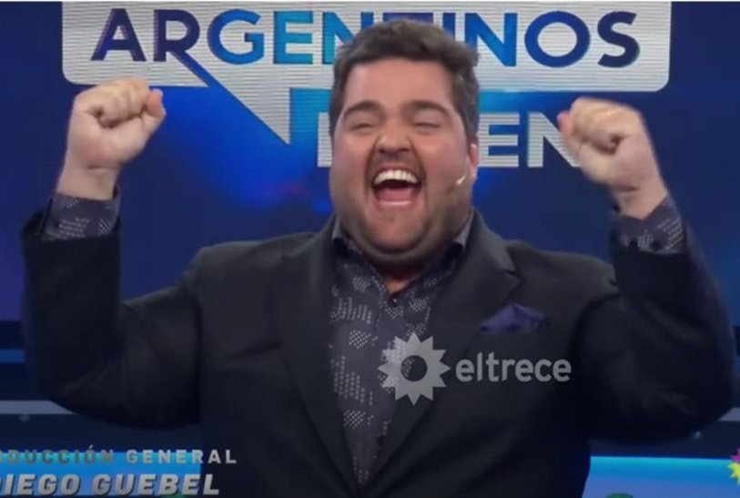 _AntoArias's tweet photo. yo escuchando muñecas de Tini y la joaqui// después escuchando desafiando el destino de María becerra https://t.co/gz5qMyFWLz