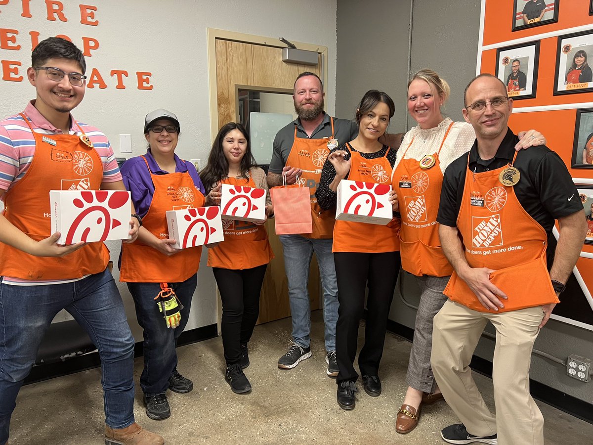 Team Humble 0576  celebrate the Infocus team