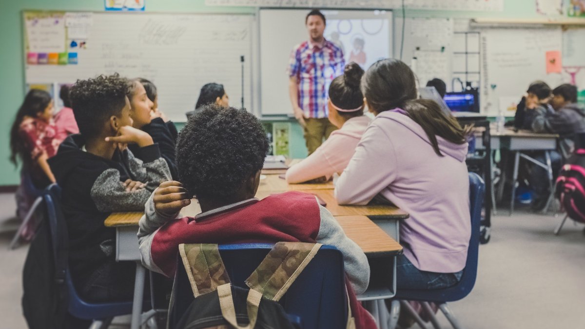 Are you still clinging to any of these five education myths? Let's explore the top five and discuss why they’re no longer relevant to today’s classroom.

teacherbulletin.me/tb-blog/5-educ…

#teachertools #education #prodev #teaching