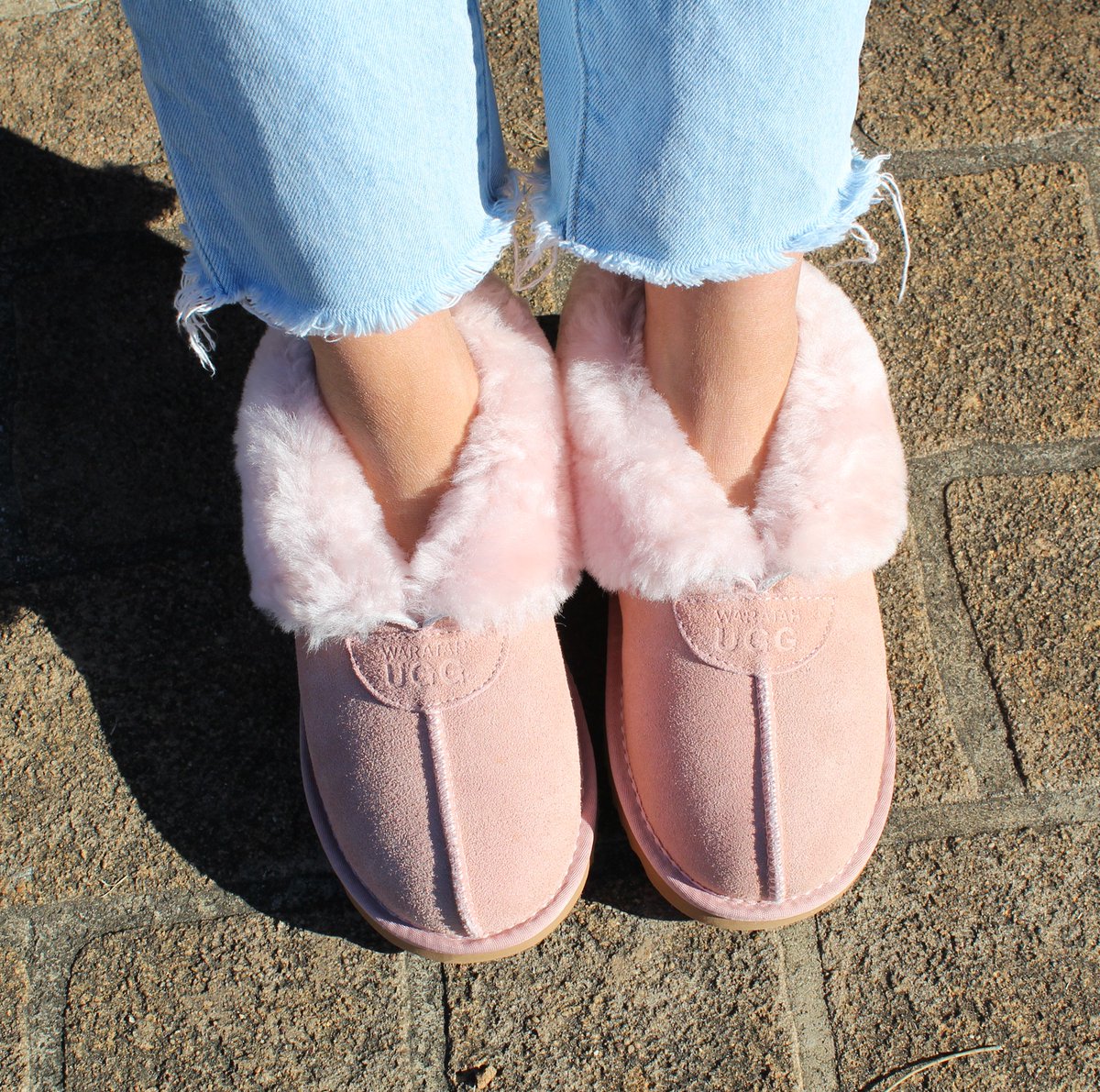 WARATAH UGG Pink Wool Collar Slipper
#waratahugg #southcoastnsw #sheepskin #moruya #australian #fashion #ugg #uggs #womensslippers #woolcollarslippers #uggslippers #pinkuggslippers #uggboots #uggslides #footwear #womensboots #boots #slippers #tallboot #waterresistant #scuffs