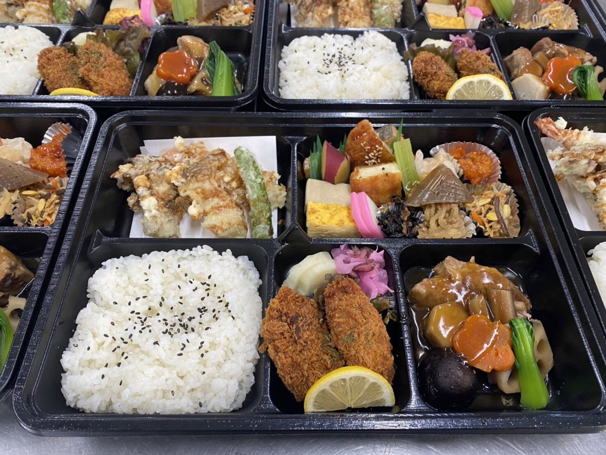 おはようございます😊

今日のランチの日替わりメニューは
海老天重と小盛り稲庭うどんのセットです⭐️

皆様のご来店お待ちしてます🎀