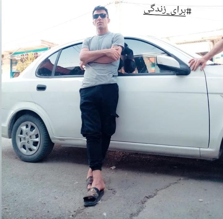 HichkasOfficial's tweet photo. «#وحید_عباسی_پیانی از اقوام جاویدنام #آرتین_رحمانی_پیانی ۲۸ آبان ۱۴۰۱ در بیمارستان امام خمینی اهواز با ضرب و شتم وحشیانه توسط مامورین لباس شخصی ربوده شده. وحید در زندان مرکزی اهواز (شیبان) تحت شکنجه شدیده. جمهوری اسلامی می‌خواد وحید رو به قتل برسونه.»

#IRGCterrorists
#مهسا_امینی https://t.co/YlLnD6KkJQ