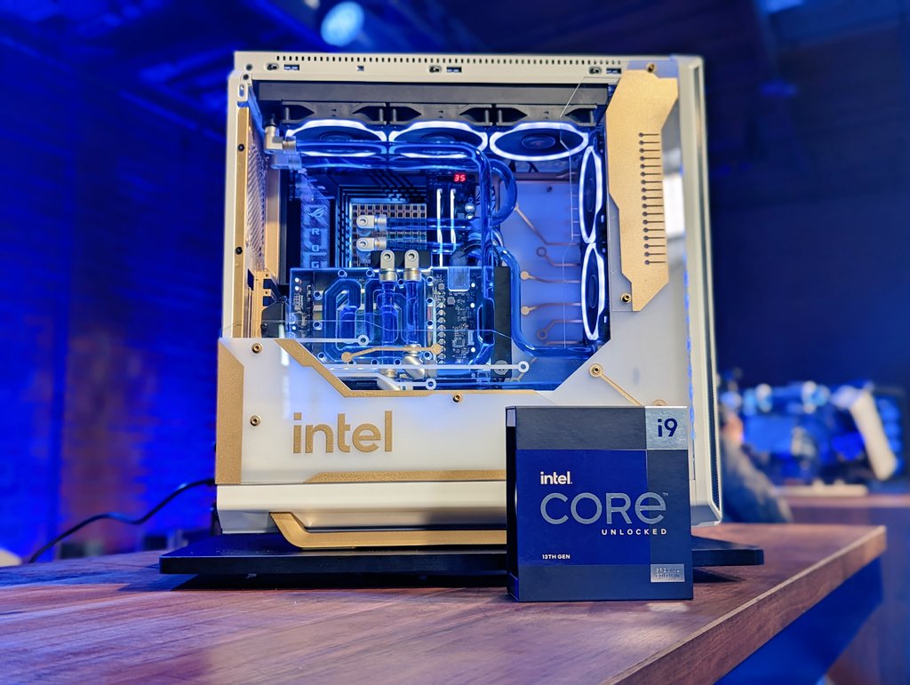 IntelGaming's tweet photo. Congratulations to @PcjunkieMods and @BlueHorse_STU on winning the Intel #CreatorChallenge! 

We're giving away these #13thGen i9-13900KS powered mods with @ExtraLife4Kids 💙

🎁 https://t.co/BBlOieUgVo https://t.co/YgY1ymANXS