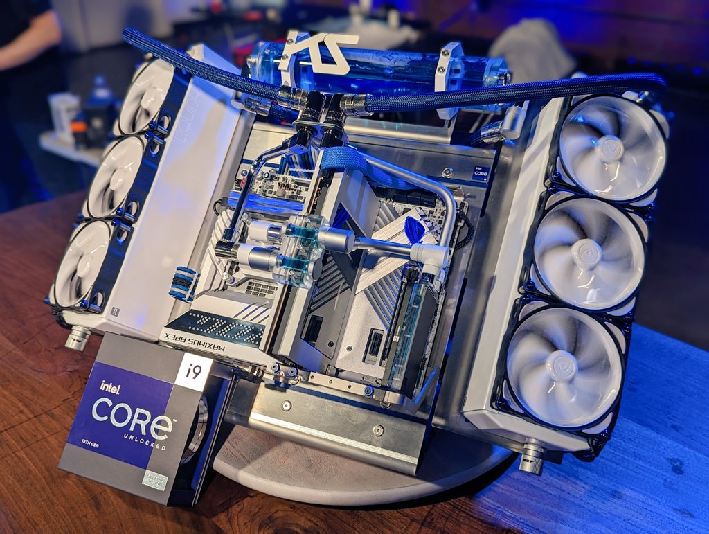 Congratulations to <a href="/PcjunkieMods/">Lee Harrington</a> and <a href="/BlueHorse_STU/">Blue Horse Studios</a> on winning the Intel #CreatorChallenge! 

We're giving away these #13thGen i9-13900KS powered mods with <a href="/ExtraLife4Kids/">Extra Life</a> 💙

🎁 extra-life.org/intelcustompc