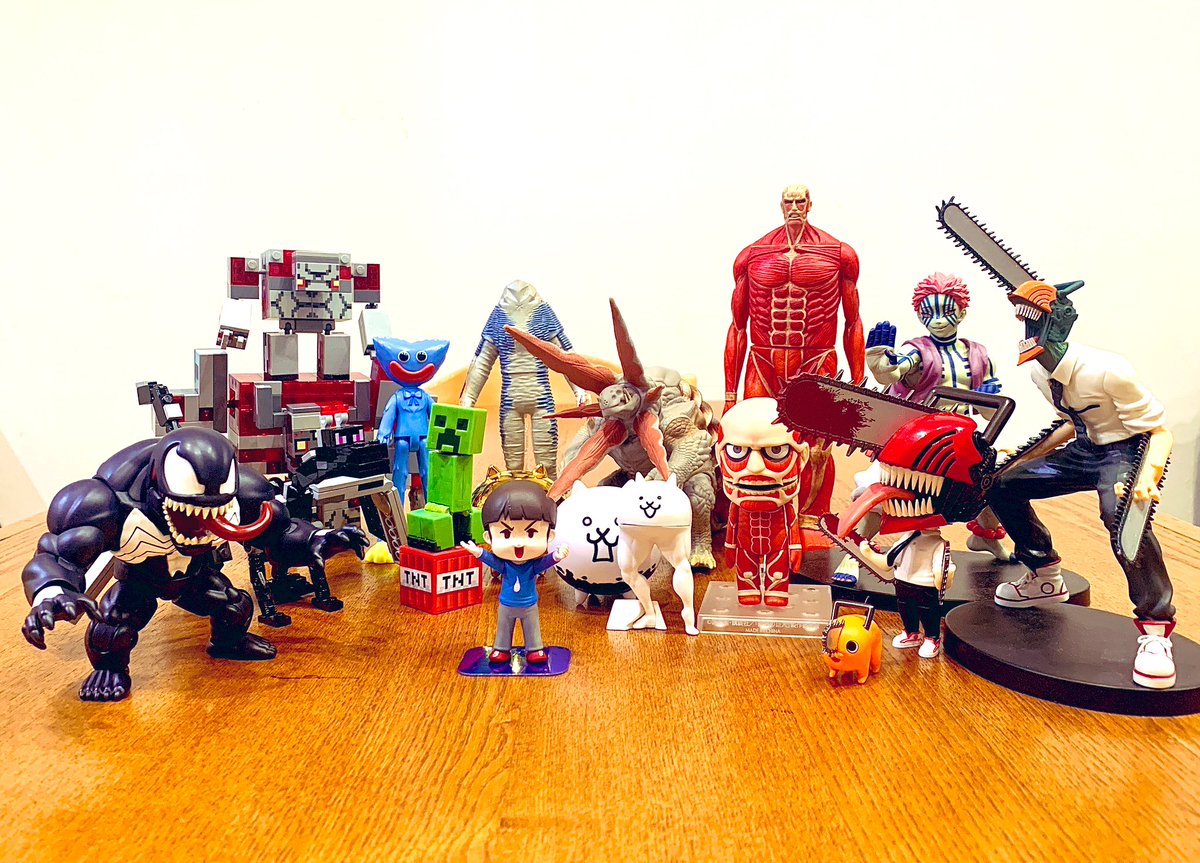 「去年から今年にかけて、息子が集めたおもちゃ達。異形好きにも程がある。 」|ライスのイラスト