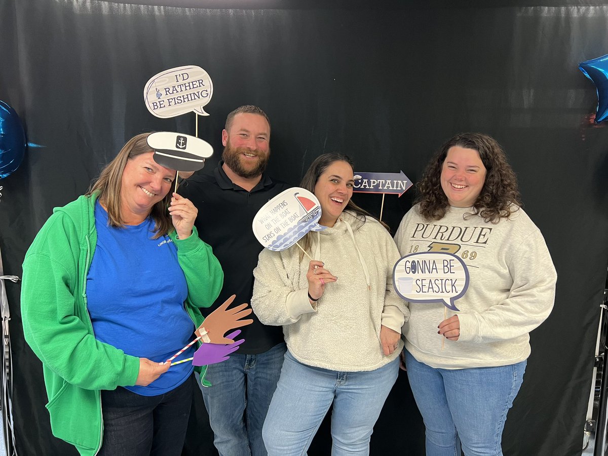 karitgillespie's tweet photo. Canvas crew is ready to set sail #bringingbackallourknowledge #gocrewgo #GROWingtogether #bestteamever @LHECMES @dmarzenx @Strauberstraub  @mrskinger2 @MrsMcAuleyNC https://t.co/u9TcYt5Wt0