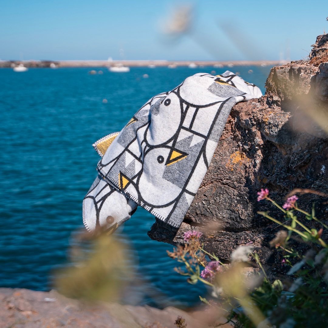 It’s pre-order time with 15% off ☀️ Great Gulls was my first ever blanket piece… and by popular demand, they’re back… inspired by sunny days watching the birds by the sea. My aim, as ever, to create an original take on coastal living. Made to last… style and snuggle 🖤