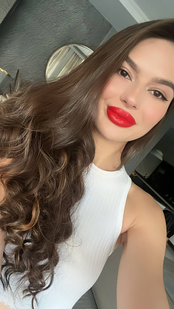 2 pic. Hi guys! I hope you like my red lips. someone wants to kiss me?💋😘 https://t.co/mCX7kA9DdD
