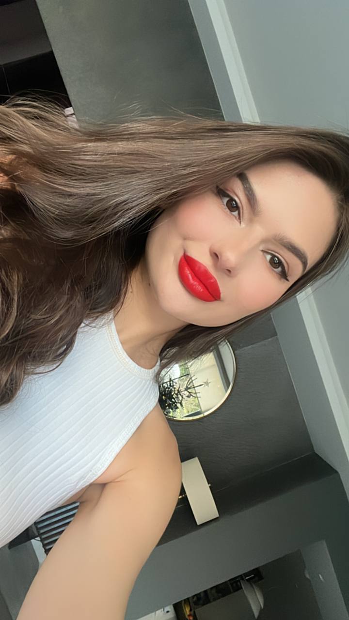 1 pic. Hi guys! I hope you like my red lips. someone wants to kiss me?💋😘 https://t.co/mCX7kA9DdD