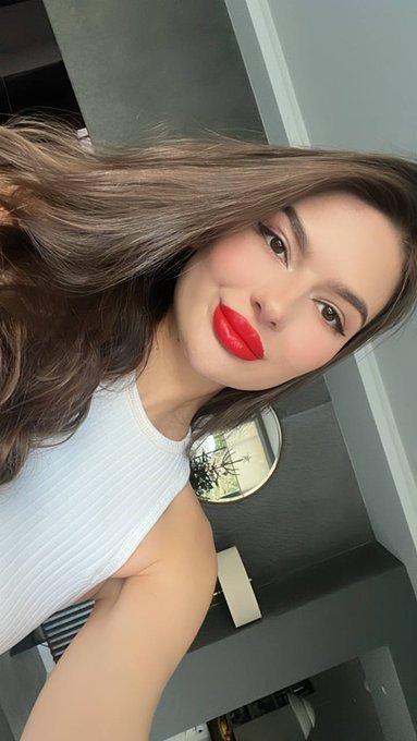 Hi guys! I hope you like my red lips. someone wants to kiss me?💋😘 https://t.co/mCX7kA9DdD
