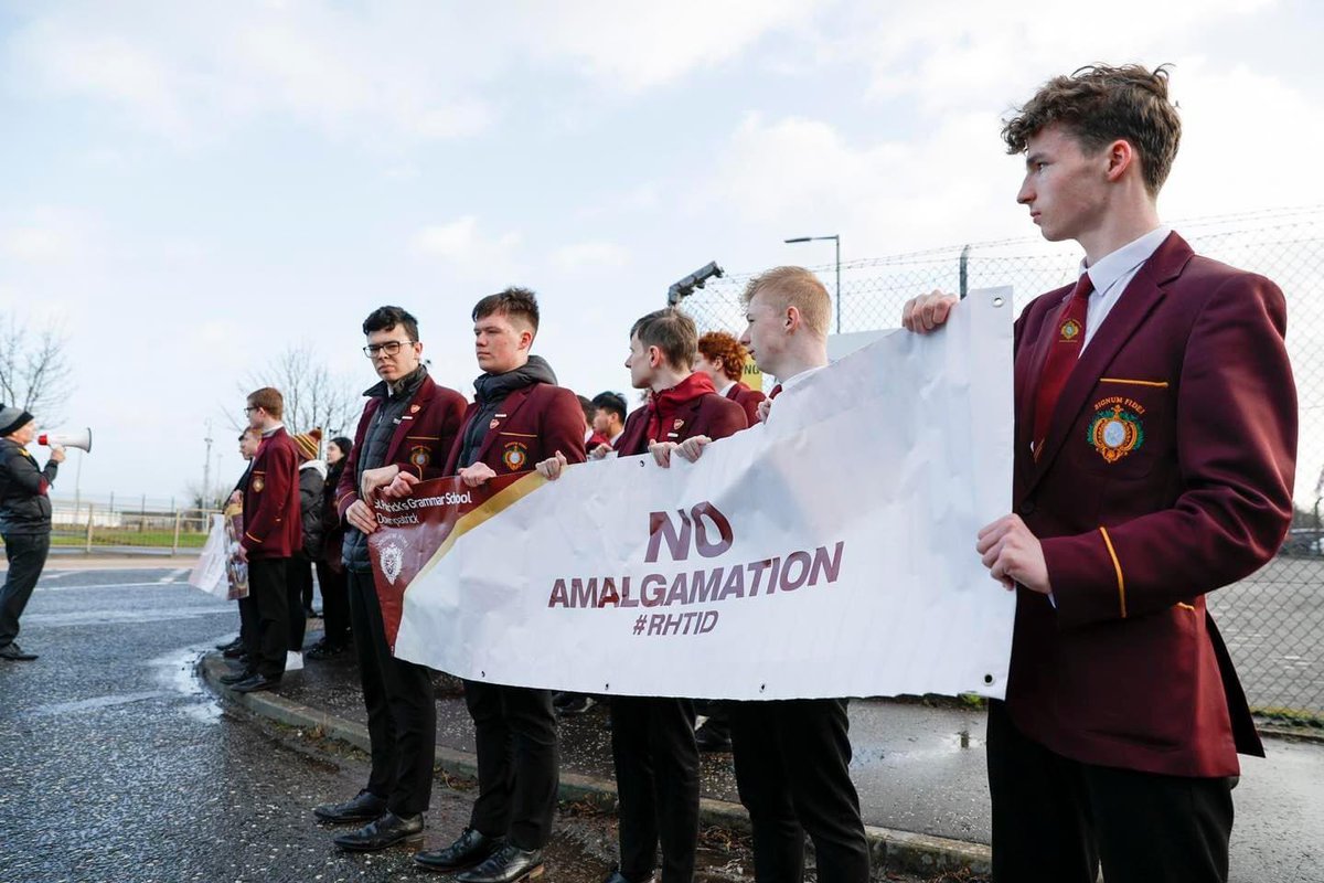 Redhigh1934's tweet photo. This is a thank you post.
It requires no comments or debate.
It is simply we, as a school, thanking our Red High PFA committee, steering group and all parents who have supported us over the last 5 years since our closure was announced. ๐ด๐ก #RHTID https://t.co/UWbqzhfVdP