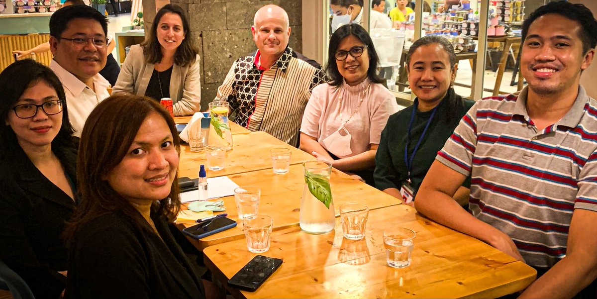 poverty_action's tweet photo. IPA Founder @deankarlan recently visited the #Philippines & met with key partners @NEDAhq @PIDS_PH @upsediliman @dswdserves to discuss how IPA can best support developing impactful #research that will translate into #MoreEvidenceLessPoverty in the 🇵🇭 → https://t.co/SkYt1H5XB6 https://t.co/AAiumadtKM