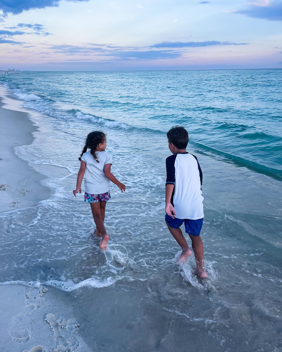 Family memories are best made in #SouthWalton 💙

Plan your next vacation today: bit.ly/3c956pf

📸: farmingwiththemoores on Insta