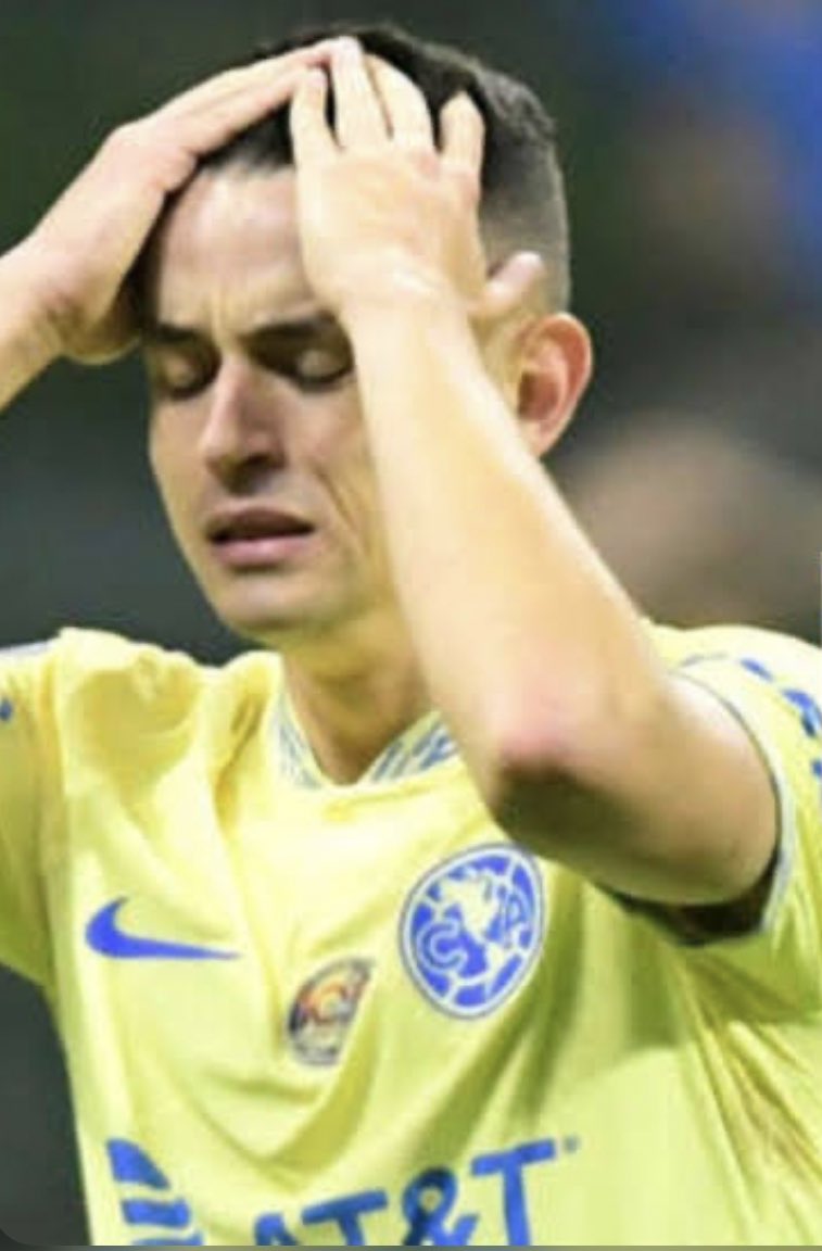 BackToTheRetro2's tweet photo. Fidalgo no jugará vs Toluca, ni siquiera hará el viaje debido al golpe certero, con mala leche, con intensión de retirarlo, con zaña, con coraje, envidia y celo, con alevosía y ventaja que MIGUEL LAYÚN le propinó. https://t.co/50zX68IqTm