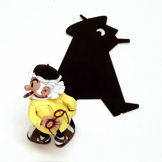 The comics are loosely based on the Dutch 'Shadow' (Schaduw) detective novels by the author Havank. They're known for their covers with a silhouette by the artist Dick Bruna (of Miffy/Nijntje fame), so I thought it would be fun to add a silhouette 'shadow' as a base. 