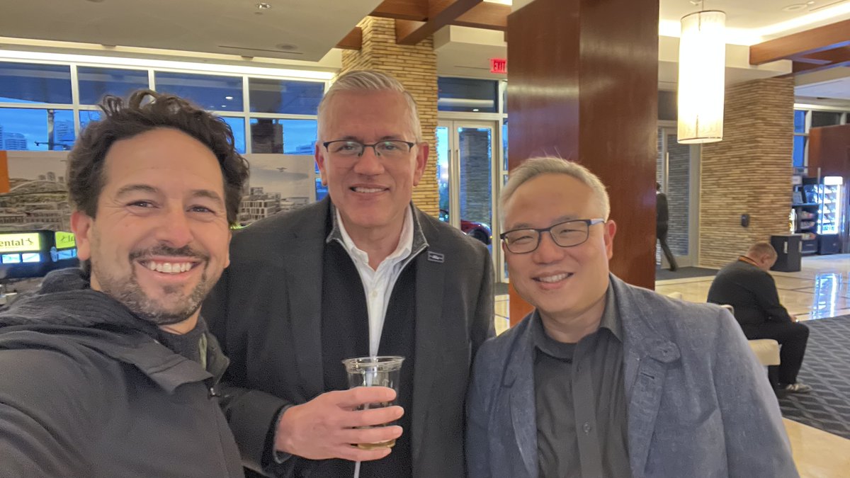 CG_Creative_'s tweet photo. What a great way to kick off the new year! We are continuing to invest in innovation at breakthrough tech events like #CES2023 in Vegas. It was so great to see some of our friends and clients there. Even better was seeing our #graphicdesign work at the Qualcomm Snapdragon booth! https://t.co/zUBQv9rzN4