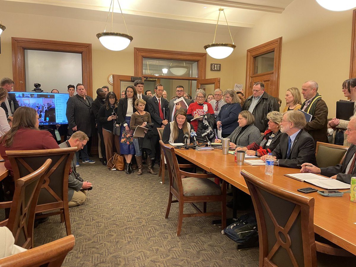 SenClaireCelsi's tweet photo. Senate voucher bill subcommittee. Packed house. There’s a lot of public education supporters here. #novouchers https://t.co/MFVZ5ggEiu