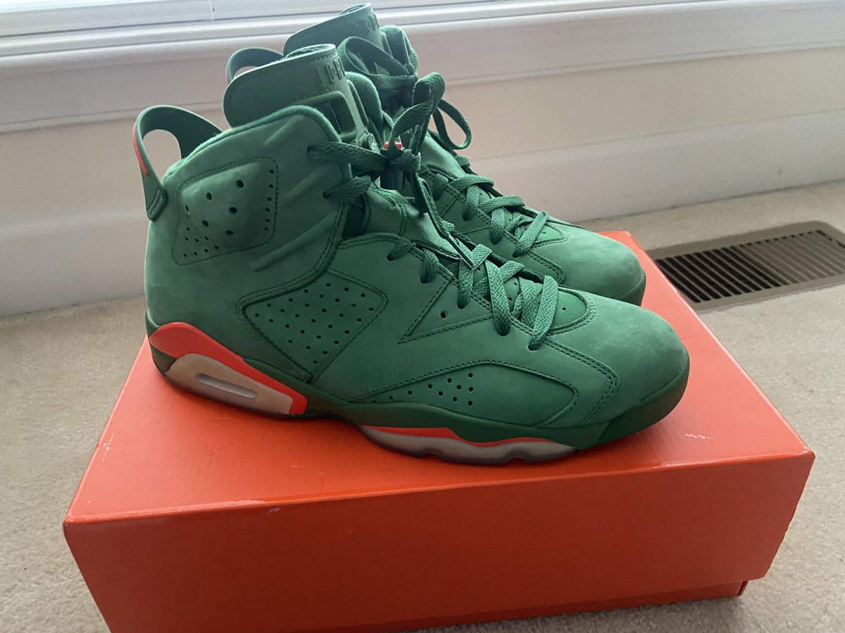 OGblacko's tweet photo. @atmos_usa To connect a brand to a legend like MJ. Nike had a home run with the sneaker. The signature green and orange can instantly be recognized and they even made the lace lock look like a Gatorade bottle.
#atmoscollectorsclub  M10.5 https://t.co/HAhdBvAkCM