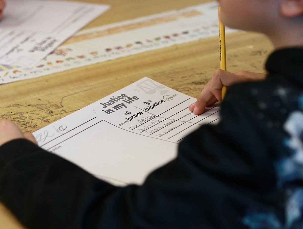 DJCivics's tweet photo. On Monday, we visited Roger Clap Elementary School to see Mrs. Lezama's 3rd Graders learn about the difference between justice and injustice. We are so excited to see classrooms incorporating Children Discovering Justice lessons into their school day! #education #cdj #justice https://t.co/aZx4OZn41A