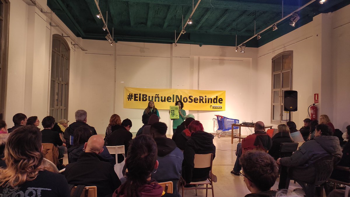 ElenaTomasBona's tweet photo. Te vuelves a casa con una sonrisa cuando ves a una sala llena de personas dispuestas a defender lo que es del pueblo, para el pueblo ✊🏻
#ElBunuelsequeda
#ElBuñuelNoSeRinde https://t.co/BuNF49CPZ0