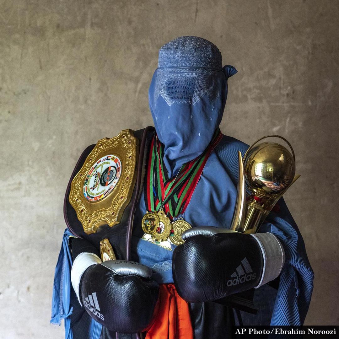 HalimaKazem's tweet image. Afghan women accomplished so much in sports during the last 20 years but now they can&apos;t even train properly. This heartbreaking photo series by @EbrahimNoroozi1 shows how the Taliban regime have relegated these athletes to the shadows of Afghan society.