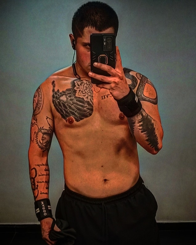 MaybeAllBeALie's tweet photo. -Parce, honestamente me vale culo que no les gusten mis publicaciones del gym, últimamente me he sentido tan orgulloso de lo que he logrado, no es mucho, pero es trabajo honesto. https://t.co/R6oOZlqOrZ