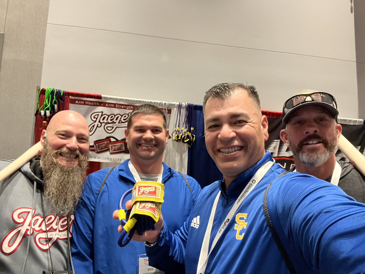 Had a nice visit with  <a href="/SARGE41DIXON/">𝕮𝖗𝖆𝖎𝖌 𝕯𝖎𝖝𝖔𝖓 ⚾️🥎🤘🏼</a> at the <a href="/THSBCA/">THSBCA</a> convention! Arm is gonna stay fit this season with my new <a href="/jaegersports/">Jaeger Sports</a> bands!! Appreciate you!