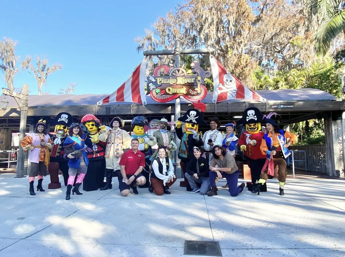 patapan9014's tweet photo. All the pirates at pirates cove are happy to invite everyone to @LEGOLANDFlorida new ride Pirate River Quest! #pirateprincess #brickbeard #redbeard #calicojade #piratecaptain https://t.co/ozeKAkCXCT