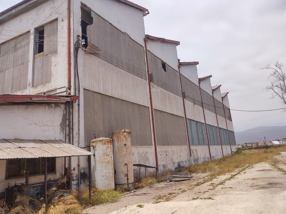 minvucoquimbo's tweet photo. El Seremi 🏡 @Joseperaltal y equipo del Minvu visitaron y revisaron las instalaciones de la maestranza #Ferronor donde se desarrollará el Plan #CiudadJusta en la comuna de #Coquimbo https://t.co/ckVGmMAV6I