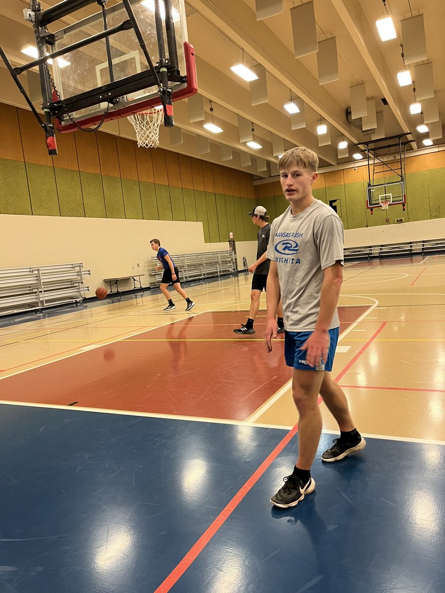 Got some good work in today. Our ambition for success is so large that we went to the extent of balling in two separate gyms. What did you do to get better today⁉️ #BeElite #OJEliteSucksBalls