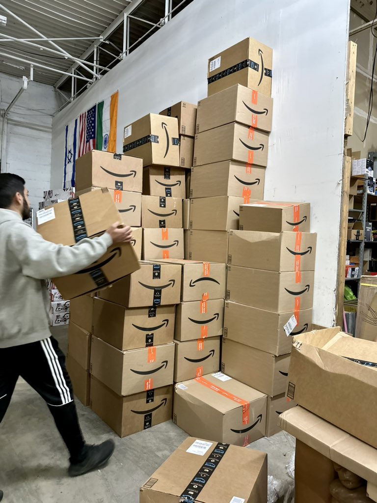 Emanuelm716's tweet photo. How I made $60,000 in profit clicking buttons 🧵

In November, @BandarsBounties posted a price mistake on some Hydration Packs.

Each pack cost $7.91. I bought 5,000 units. All of them shipped.

Sold them all to @thecashoutkings for $20/unit.

$60,000 in pure profit. Thanks Bando https://t.co/z9jZaLBRGj