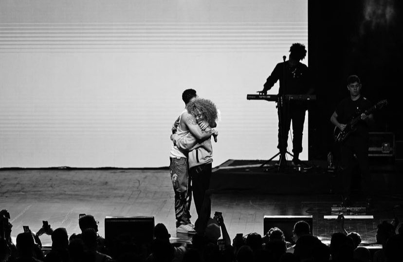 #TBT de hoje vai pra saudade de subir no palco com o meu amorzão <a href="/thiagoPantaleao/">Thiago Pantaleão</a> ❤️