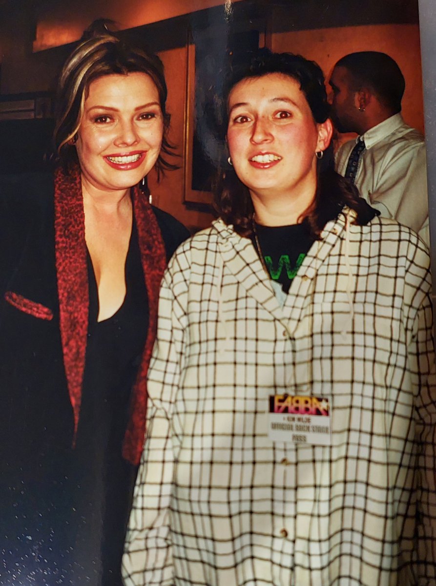 RockingRamona's tweet photo. January 13, 2001: #CampusWestTheatre in #WelwynGardenCity #Fabba @kimwilde @Wildericky and Roxy. Omg, few months before I turned 30. Kim signed my wooden shoes, which I took to Eindhoven earlier this year. https://t.co/8tnX4nAHX3