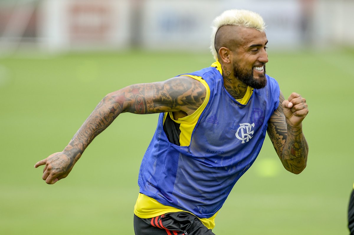 kingarturo23's tweet photo. Entrenamiento 💪🏽⚽️👌🙏🏽❤️🖤 https://t.co/GEZcRcFFXQ