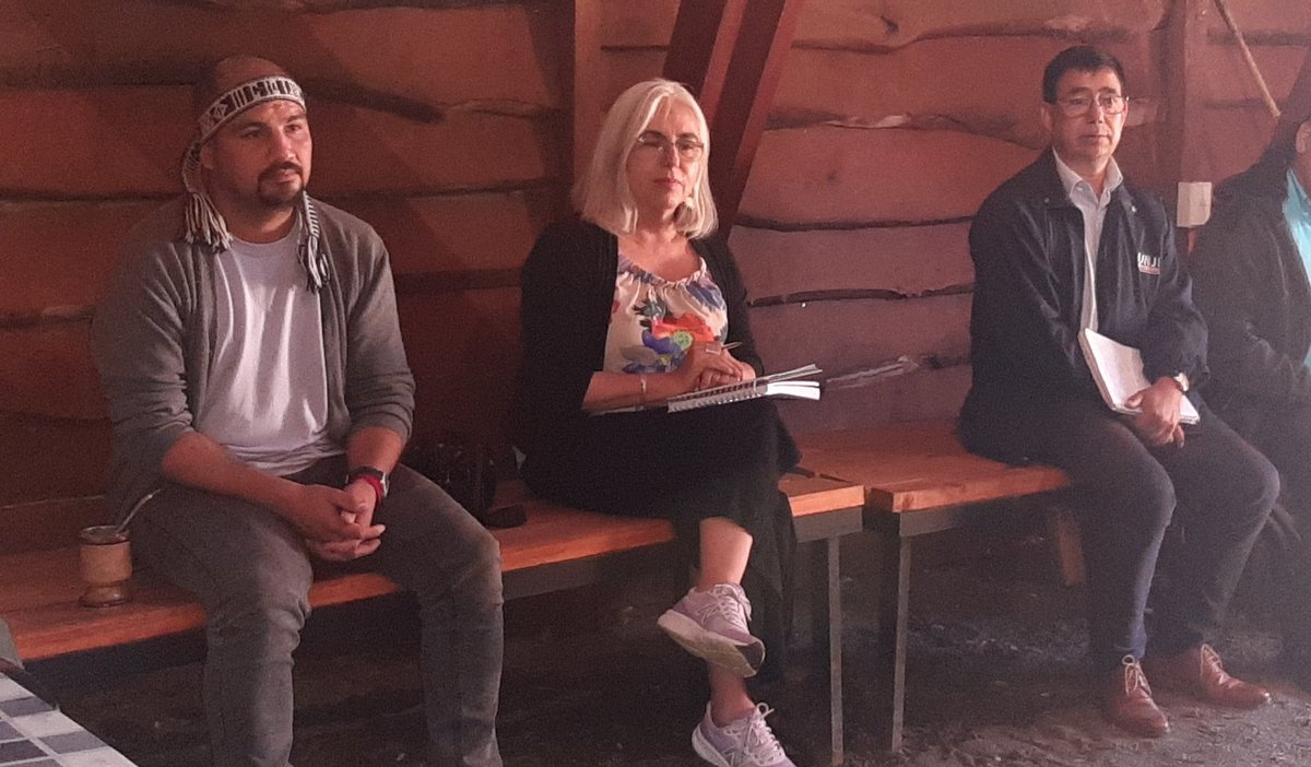 Educbiobio's tweet photo. Hoy, @Educbiobio, Elizabeth Chávez, dialogó con Eduadores de Lengua y Cultura Indígena (ELCI), del nivel de Educación Parvularia, en la Municipalidad de Alto Biobío.
Objetivo de la reunión: escuchar las principales demandas laborales de las y los ELCI de la región del #Biobío ✅ https://t.co/rRXXIDSsVX