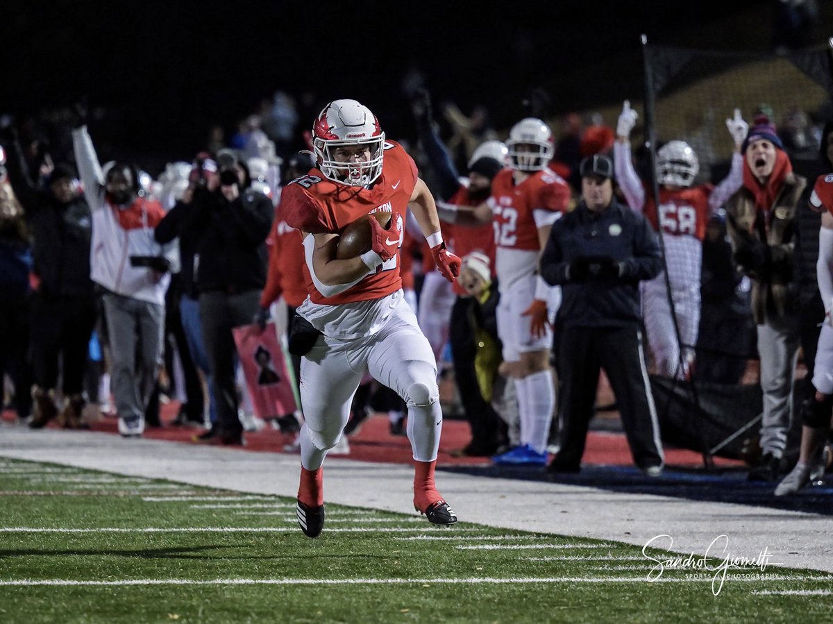 ScottJMoskowitz's tweet photo. @Mansell247 @Hudl My name's Scott Moskowitz. I'm an RB in the class of 2023. Here's a little about me- I have a 3.8 GPA, run a 4.4 40, I had a max speed of 20.05 MPH and my maxes are: 550 LB squat, 330 LB bench, and 315 LB power clean. Here is the link to my highlights. https://t.co/U79Ijip3vc https://t.co/VmAeAPXLIh