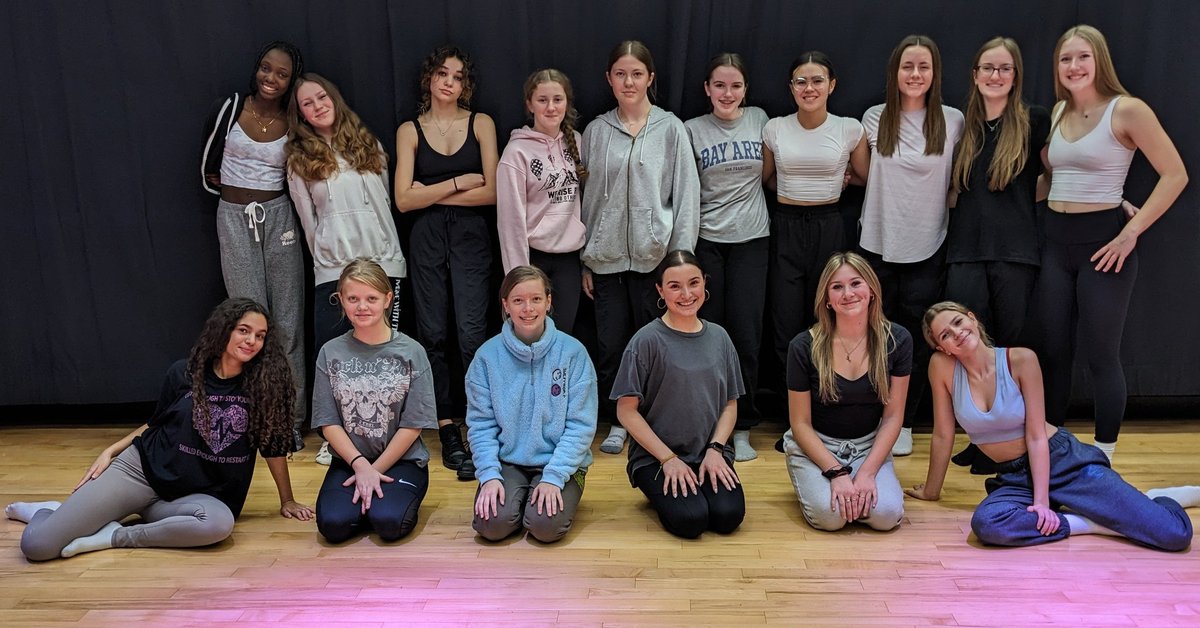 Ms. Erina's Gr. 9/10 Dance Class enjoyed a contemporary workshop yesterday with a special guest!