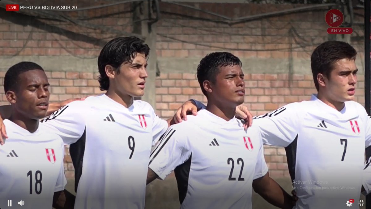 wilogilsports's tweet photo. Con esta nueva indumentaria viste Adidas a la Selección Peruana sub 20. Camiseta blanca con rayas negras por los laterales de la playera, short negro y medias blancas. Este es el equipo que enfrentará a Bolivia.
#seleccionperuana #Bolivia #Peru #Sub20 #perusub20 https://t.co/aoGqJC2hdw