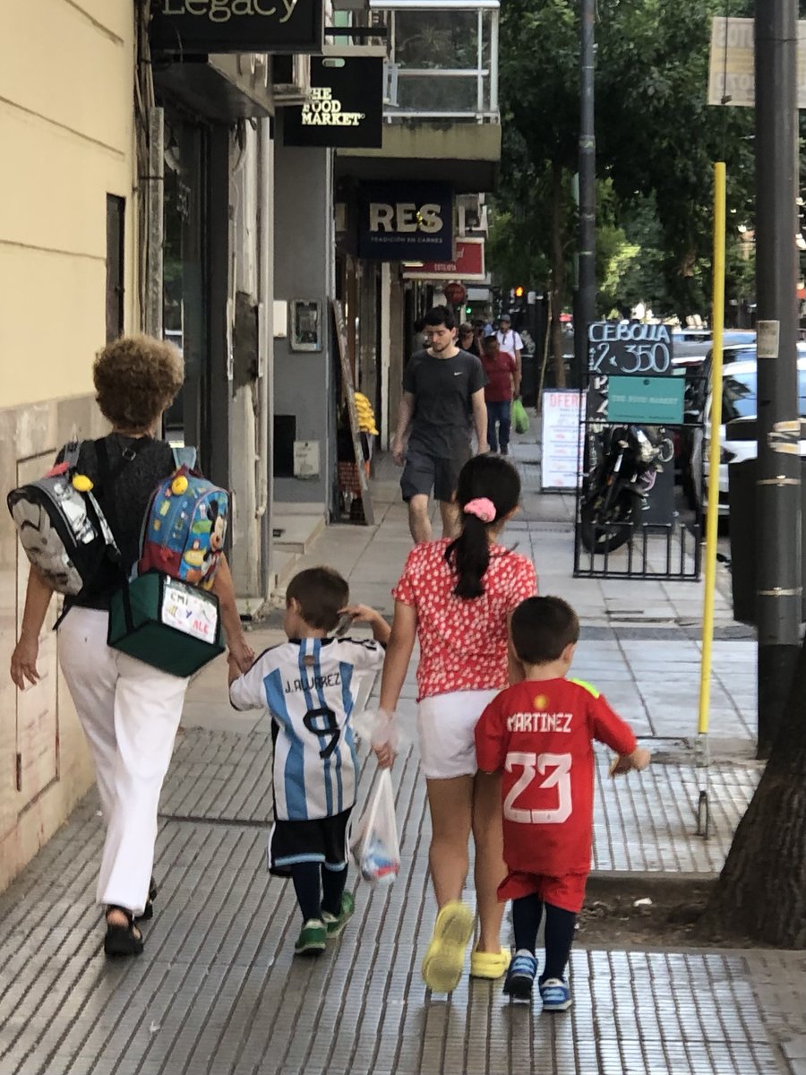 Lo viejo se va a ir
Lo nuevo va a ser todo
Viene a quedarse para siempre