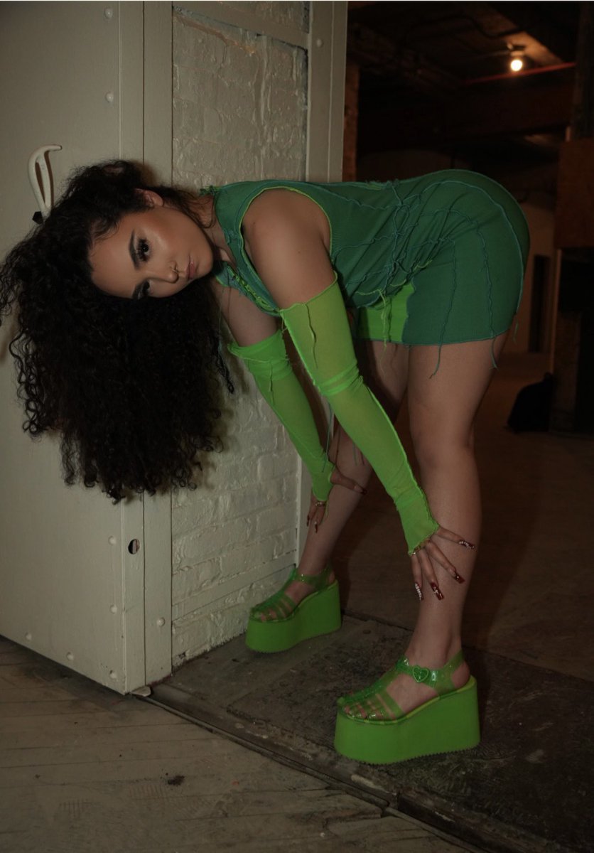 KayyBoujee's tweet image. THE BADDEST LUCK🍀
#chicagomodel #photography #dollskill #akira #Teens #trending #chicago #fashion