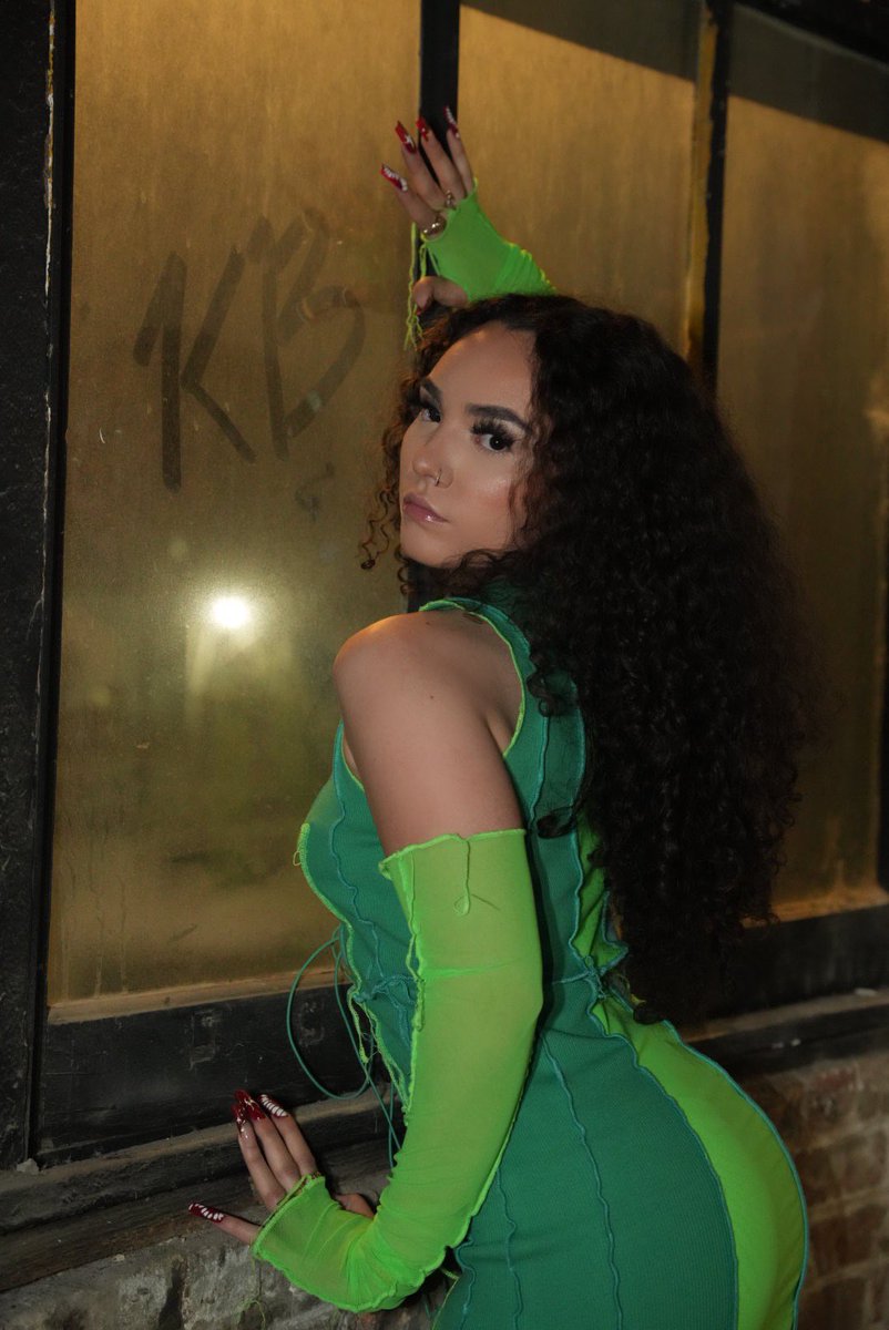 KayyBoujee's tweet image. THE BADDEST LUCK🍀
#chicagomodel #photography #dollskill #akira #Teens #trending #chicago #fashion