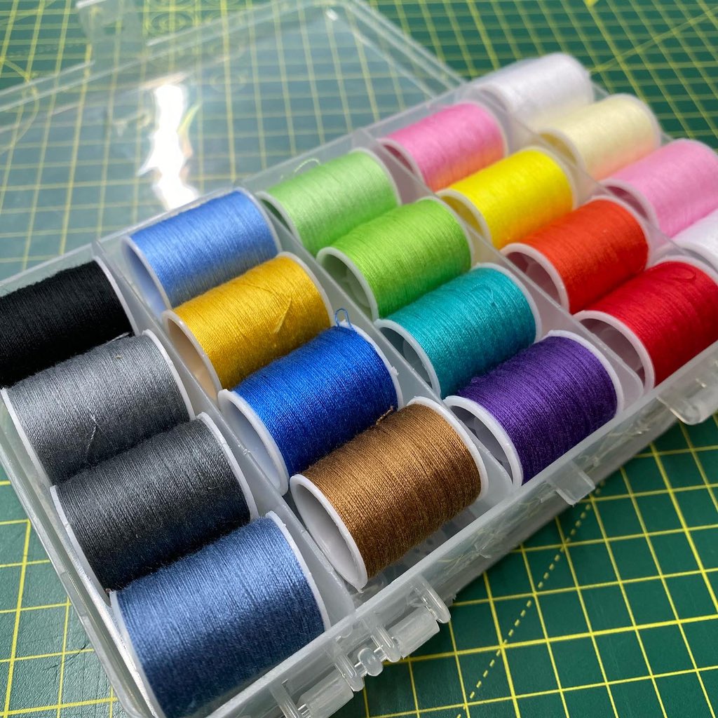 sewmarkfrancis's tweet image. I do love a cute sewing kit, and this one is fab. Everything you need to carry with you to workshops and classes all in a double sided case. So if you’ve booked onto one of my @thestitchfstvl or @thecraftshows workshops this is perfect! 

#a2v #sewingkit #craftsshow